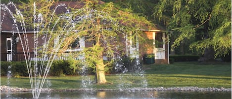 Van Zandt Guest House Has a Gorgeous View of the Lake