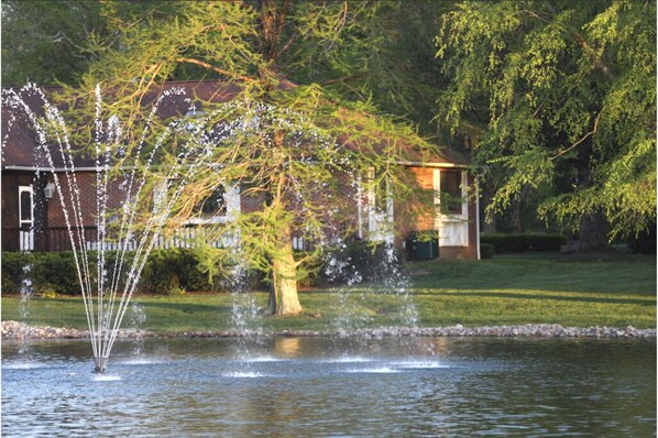 Van Zandt Guest House Has a Gorgeous View of the Lake