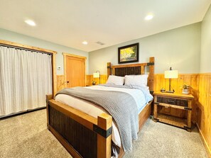 (Queen - 1st floor) Black-Out Shades, Charging Ports, Laundry in room, carpet,
