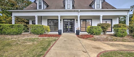 Starkville Vacation Rental Home | 5BR | 2BA | 2 Stories | 3,575 Sq Ft