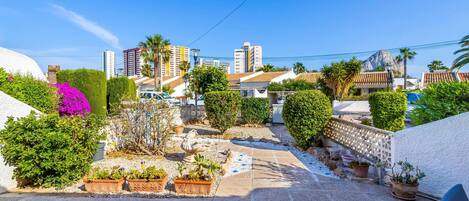 Fachada / entrada,Jardín,Vista al jardín