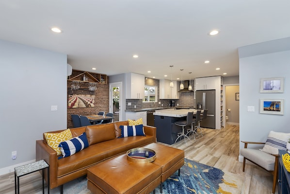 Open floorplan is great for entertaining