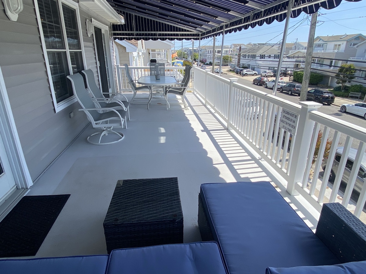 Beautiful 2nd Floor Condo – One Block to Beach