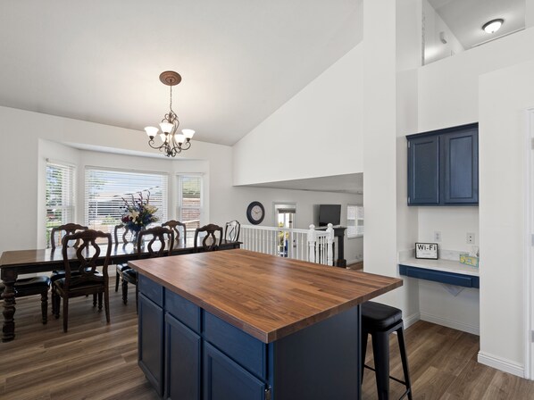 Dining Room & Kitchen Island