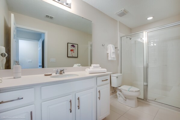  This townhome has a total of 4.5 bathrooms.