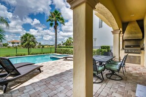 Beautiful 5 bed 5.5 bath villa located in Reunion Resort