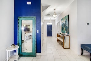 This villa has a total of 6 bathrooms.