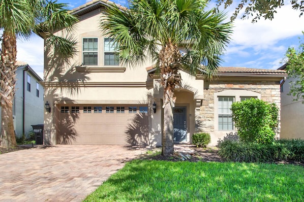 Beautiful 8 bed 5 bath villa located in Windsor At Westside Resort