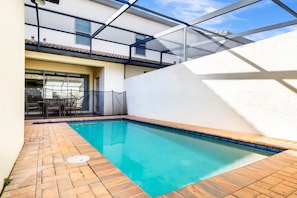 Beautiful 4 bed 3.5 bath townhome located in Windsor At Westside Resort
