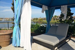 Beautiful 4 bed 3.5 bath townhome located in Windsor At Westside Resort