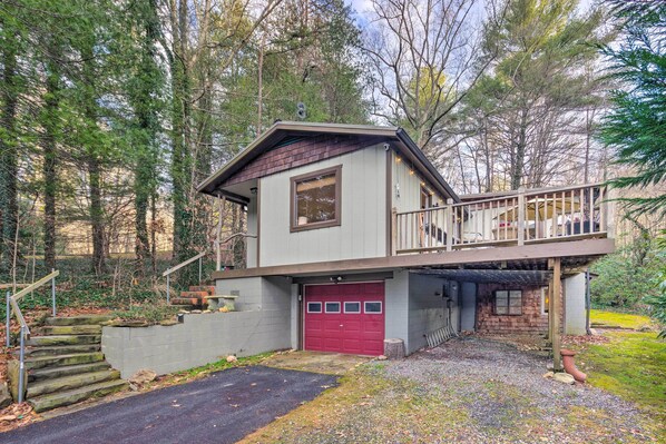 Asheville Vacation Rental | 2-Story Private House | 2BR | 2.5BA | 1,400 Sq Ft