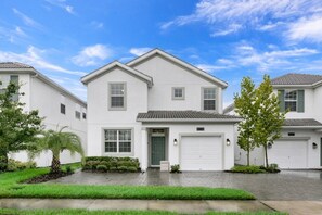 Beautiful 5 bed 5 bath villa located in Storey Lake Resort