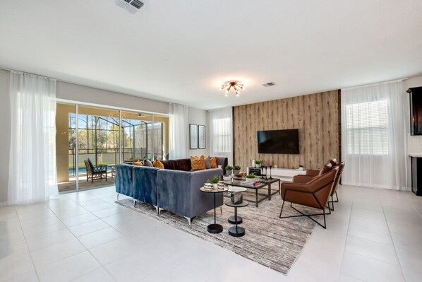 Relaxation station: Our living room welcomes you with open arms!