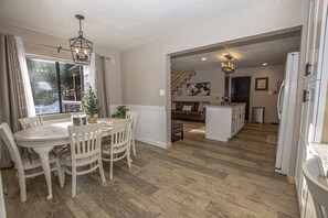 Emerald Cabin Dining Area and Kitchen