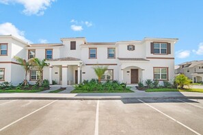 Beautiful 4 bed 3 bath townhome located in Storey Lake Resort
