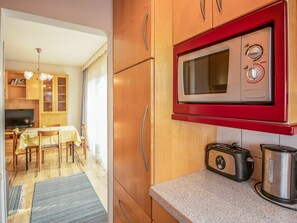 Meubles, Bâtiment, Bois, Design Intérieur, Maison, Cabinetry, Salon, Table, Sol, Porte