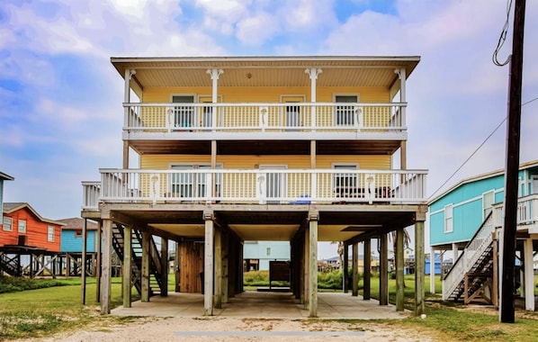 Charming house with plenty of parking space under the house 