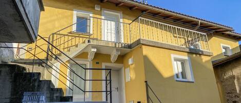 Sky, Property, Building, Window, Shade, Yellow, Urban Design, Wood, Neighbourhood, Line