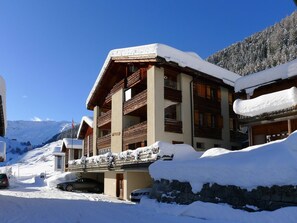 Himmel, Schnee, Gebäude, Fenster, Steigung, Haus, Baum, Hütte, Berg, Gebirge