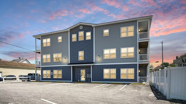 Visual representation of Beachside Abode condo at Dusk