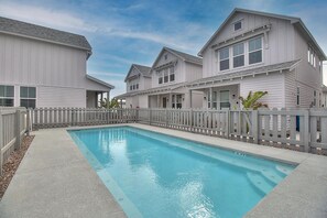 Outdoors - Perfect for a dip on a summer day!