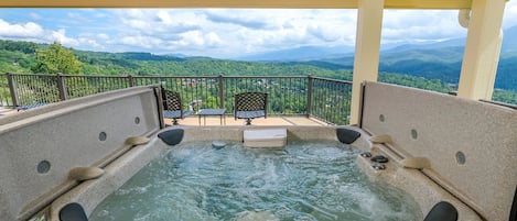 Outdoor spa tub