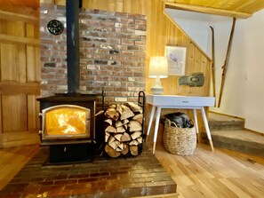 Wood burning fireplace 