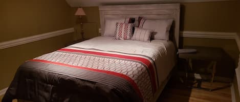Bedroom 3 - Queen bed.