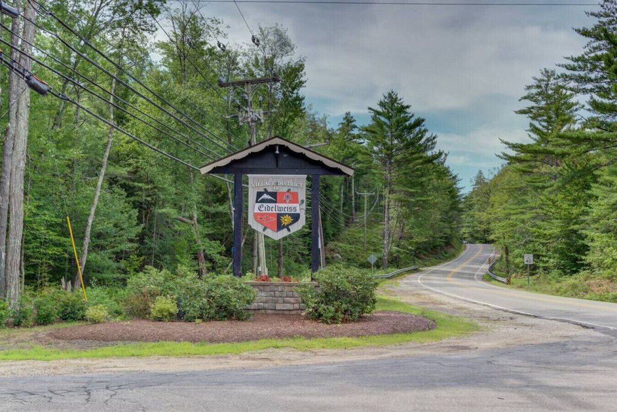 Rustic Pet Friendly Cottage w/Private Beach Access
