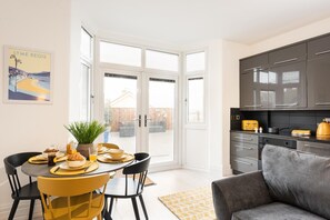 Kitchen/Lounge area