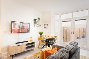 Kitchen/Lounge area