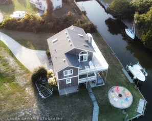 Quiet culdesac on the canal. Easy access to Sound. Fish, Boat, Fire Pit, TikiBar