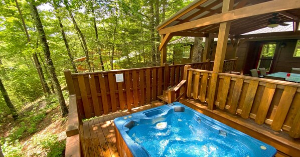 Outdoor spa tub