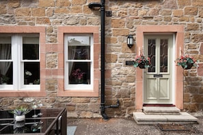 Eildon View - front access door to the property