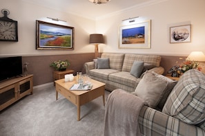 Eildon View - sitting room with comfortable seating