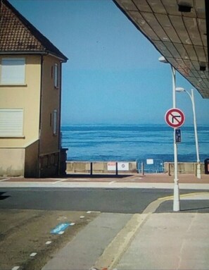 Vue mer du balcon ! Vous sortez de la résidence et vous êtes sur la plage! 🏖 😉