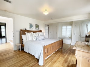 KING PRIMARY W/GULF VIEWS AND ENSUITE BATH