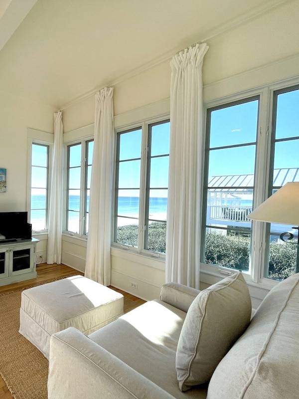 LIVING AREA W/MORE GULF VIEWS!