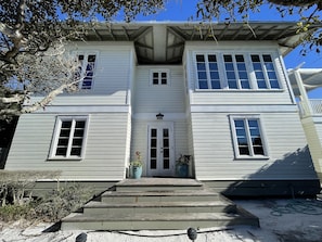 FRONT ENTRY TO DUNE HOUSE, ONLY 49 FEET TO BEACH ACCESS
