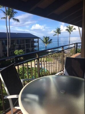 Lanai seating