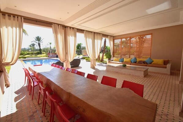 Outdoor dining