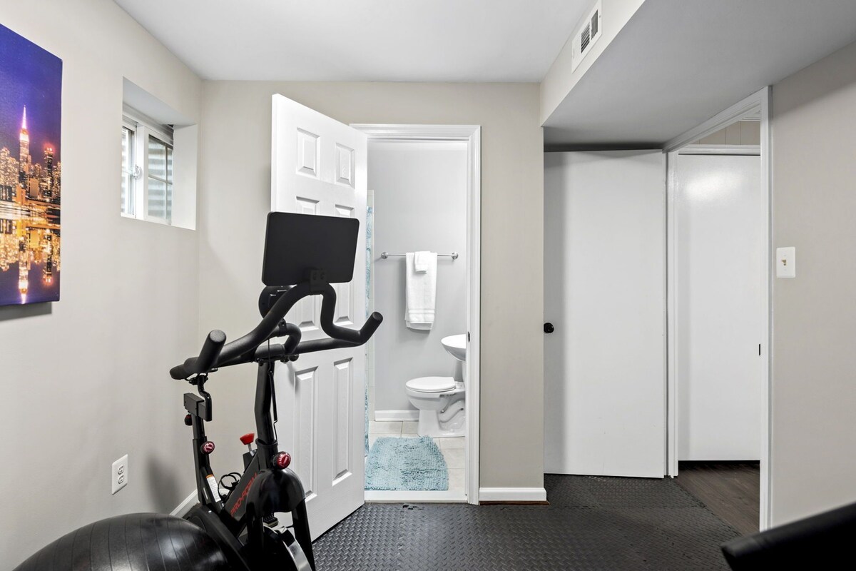 QuincyCharm: Exercise Equipment & 40 Mins to DC!