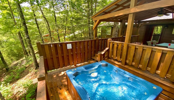 Outdoor spa tub