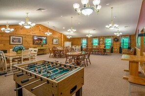 1200 sq ft dining room- great area for large gatherings!