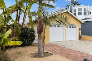 The bright and happy property is the perfect SoCal vacation you need!