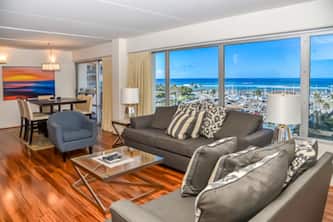 Dlx Oceanview 2br Waikikiki Condo..Short Stroll to Beach!nSleeps 6. Great Views!