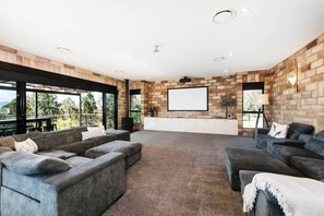The lounge room can be quickly turned into a home cinema, equipped with Bluetooth speaker and projector. 