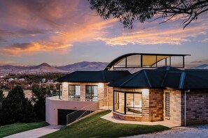 Situated at the foothills of Mudgee, this expansive property offers unmatched views (especially as the sun sets).