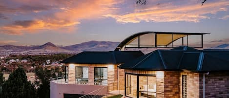 Situated at the foothills of Mudgee, this expansive property offers unmatched views (especially as the sun sets).