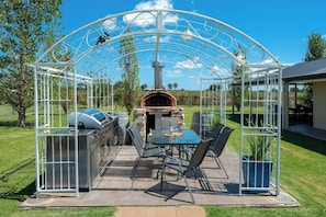 The property offers an outdoor BBQ and pizza oven with multiple alfresco dining areas.